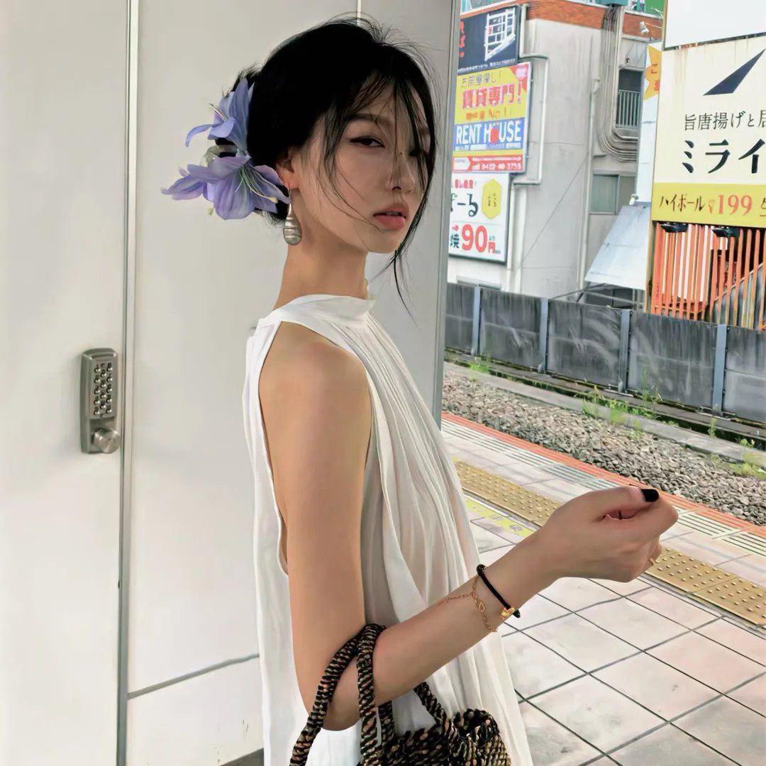 他从火光中走来